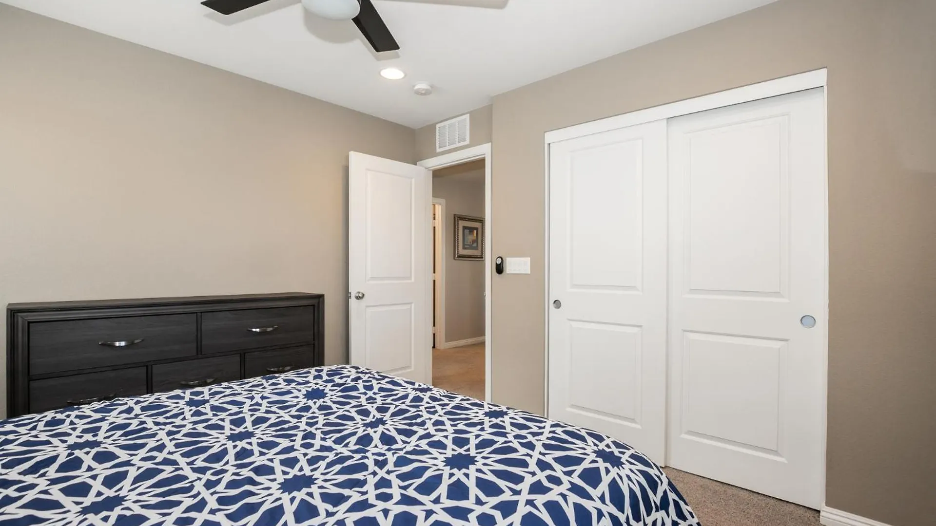 Sunny Vegas Oasis Escape Apartment Las Vegas Homestay